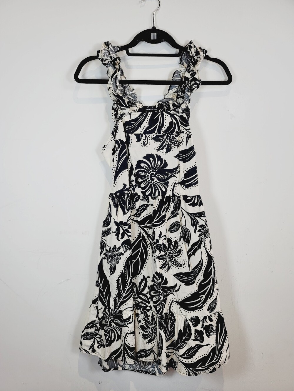 WHO WHAT WEAR Black & White Floral Ruffle-Strap Sundress, Size Small